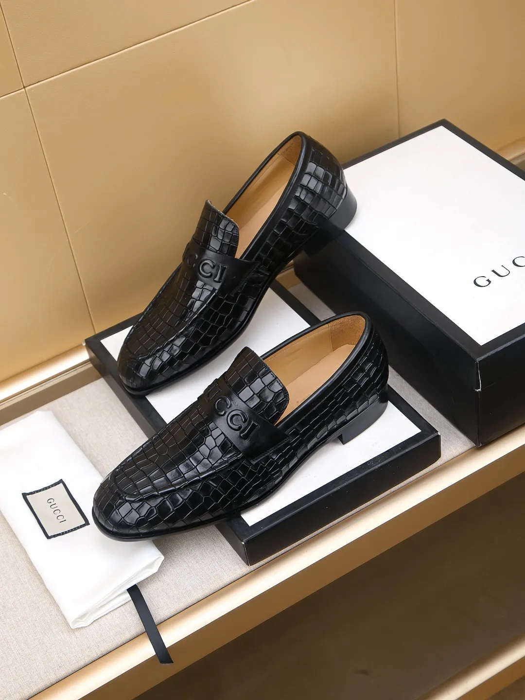 Men's men's shoes 💰460 🆘【GUCCI】Gucci ·🐂里· Hot-selling beanie shoes, top brand luxury, top quality, latest fashion beanie shoes.. The upper is made of original high mercerized smooth cow suede. (Full top layer water-dyed 🐂 leather and lining). The original stylish and stylish soft rubber wear-resistant and non-slip outsole is light and comfortable on the foot, available in 2 colors! Matching code: 39-44 (customized at 38.45.46.47)